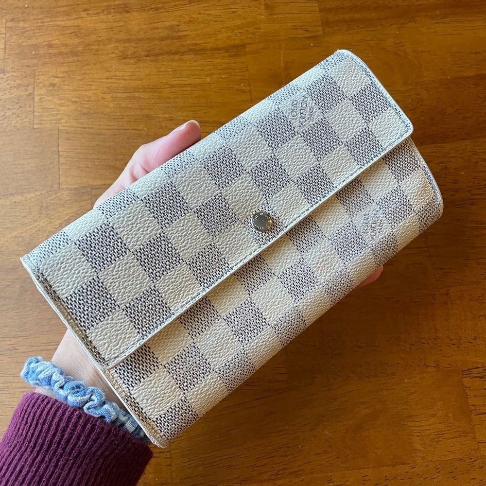 Authentic Luis Vuitton Sarah Wallet